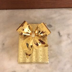 Retro-Bow Shaped Brooch